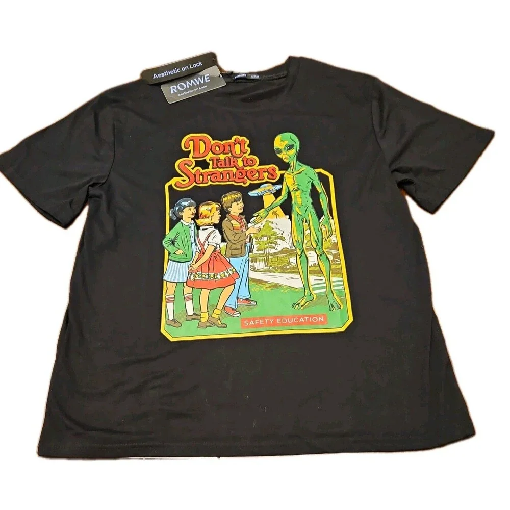 Don't Talk to Strangers Alien Retro Dark Humor TShirt, Size Medium (38/48) - Picture 1 of 5
